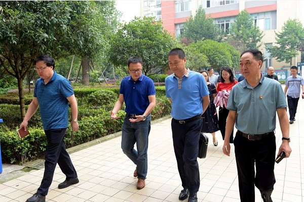 領導到四川中職院校成都石化工業(yè)學校調研