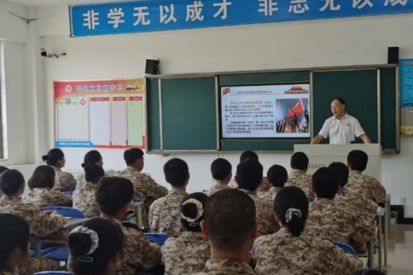 天府航空學(xué)院唐健禾教授《形勢(shì)與政策》課紀(jì)實(shí)