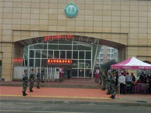 在成都華商理工學(xué)校讀書好不好