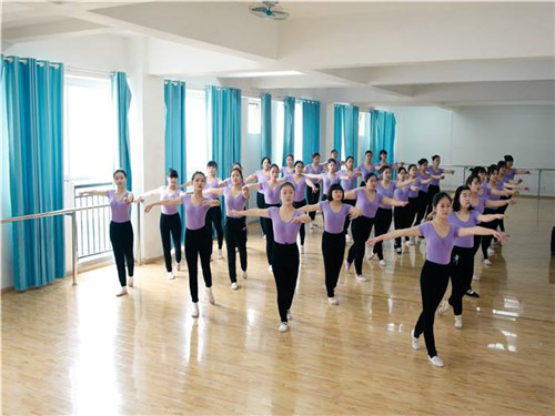 四川現(xiàn)代藝術(shù)學(xué)校舞蹈表演專業(yè)怎么樣