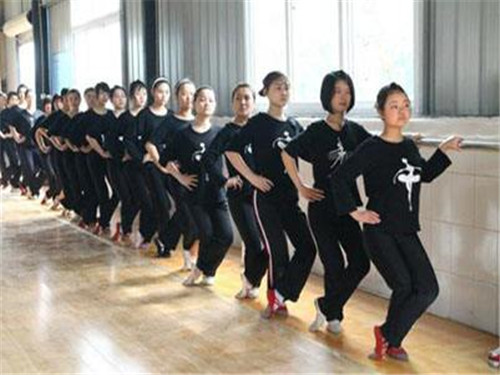 中國五冶大學(xué)淺談現(xiàn)在當(dāng)幼師辛苦嗎
