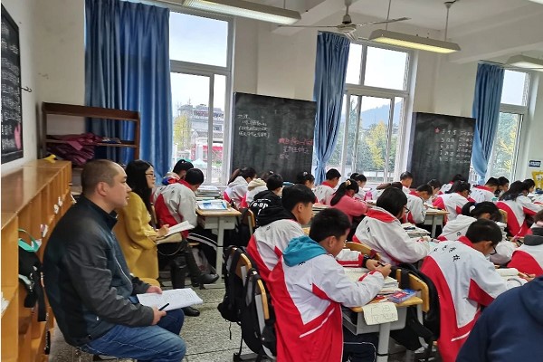 懷遠(yuǎn)中學(xué)督導(dǎo)課堂教學(xué)