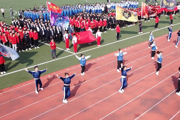 成都北方汽修學(xué)校舉行冬季運動會