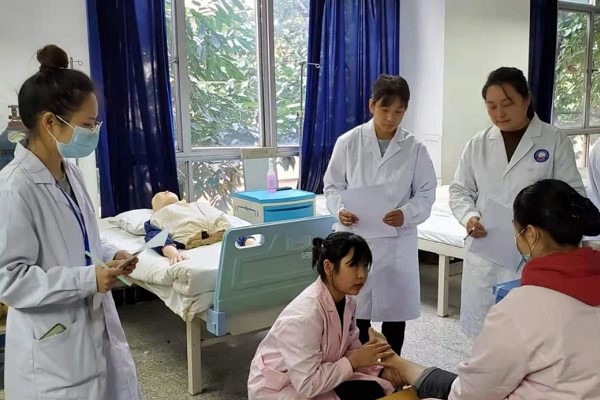 成都成醫(yī)一附院護(hù)士學(xué)校怎么樣