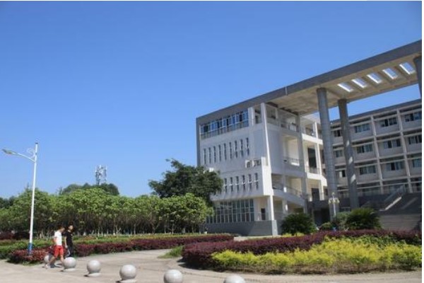 2021四川礦產(chǎn)機(jī)電技師學(xué)院招生簡章