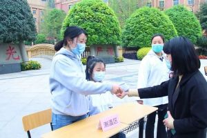 成都華大衛(wèi)校是民辦嗎地址在哪里