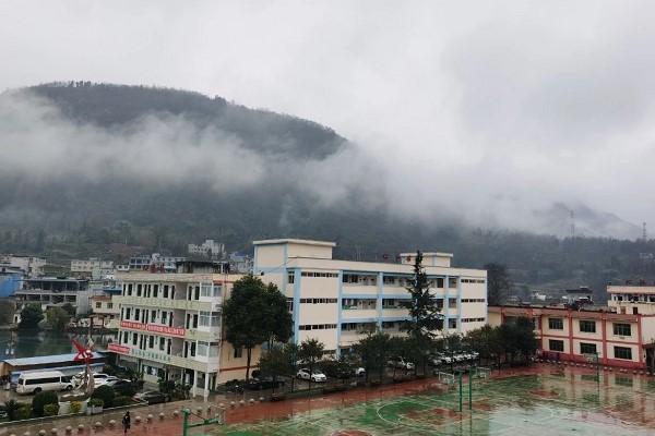 四川省崇州市懷遠中學(xué)怎么樣