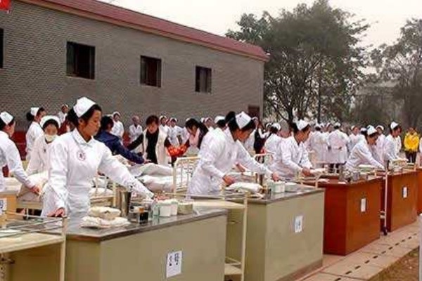 四川大學(xué)附設(shè)華西衛(wèi)生學(xué)校招生簡章