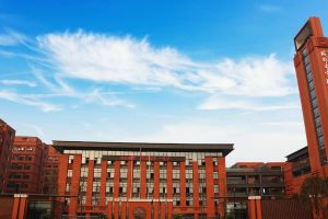 成都市實(shí)驗(yàn)外國語學(xué)校五龍山校區(qū)好嗎