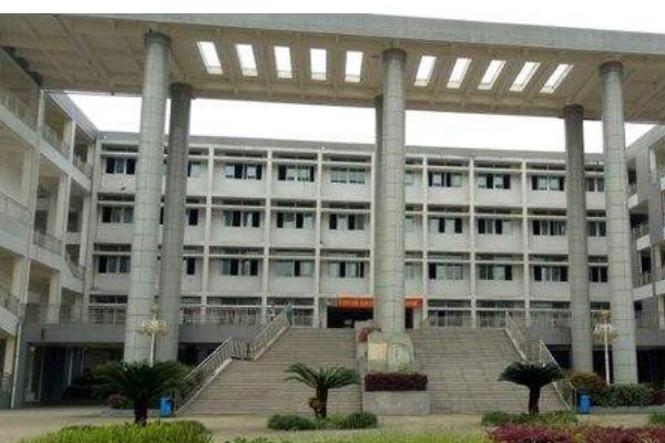 四川礦產(chǎn)機(jī)電技師學(xué)院