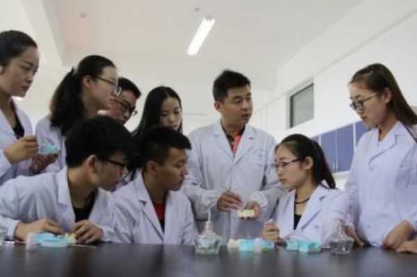 資陽口腔職業(yè)學(xué)院有口腔醫(yī)學(xué)專業(yè)嗎