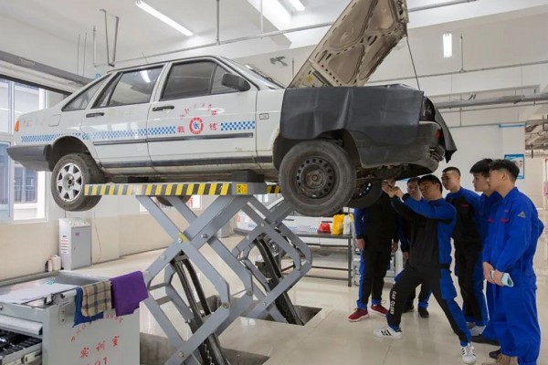 四川汽車(chē)職業(yè)技術(shù)學(xué)院師資力量好嗎