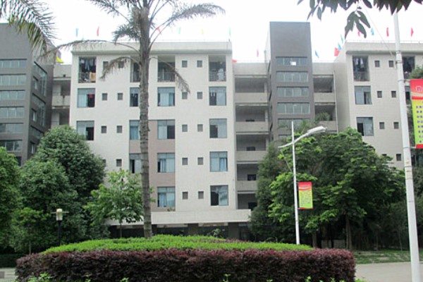 五冶大學是正規(guī)學校嗎
