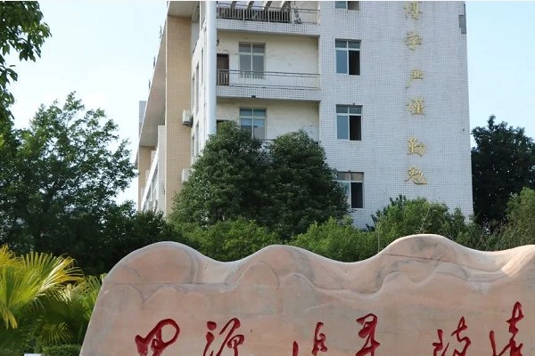 廣安職業(yè)技術(shù)學(xué)院?jiǎn)握泻?jiǎn)章