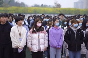 四川希望汽車職業(yè)學(xué)院是公辦還是民辦