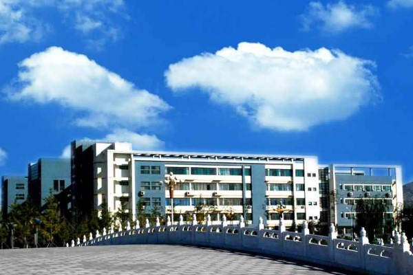 成都輕工工程學(xué)校