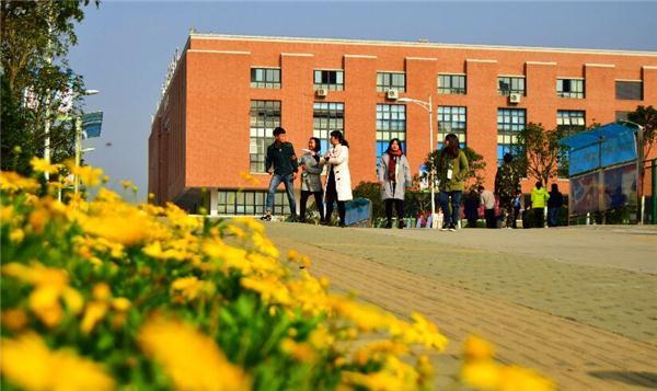 四川五月花技師學院地址