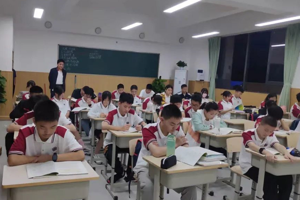 成都市郫都區(qū)川科外國語學校管理怎么樣