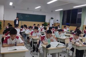 成都市郫都區(qū)川科外國語學(xué)校管理怎么樣
