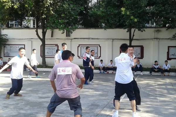 成都市財(cái)貿(mào)職業(yè)高級(jí)中學(xué)校師資怎么樣