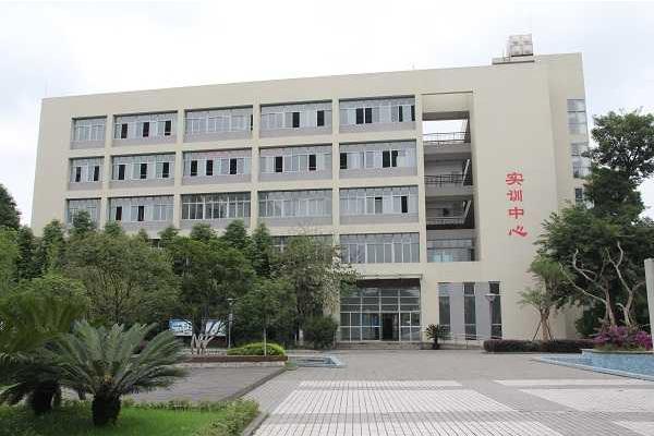 成都華商理工職業(yè)學校