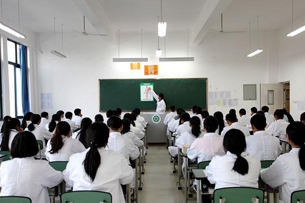 樂(lè)山醫(yī)藥科技學(xué)校學(xué)生