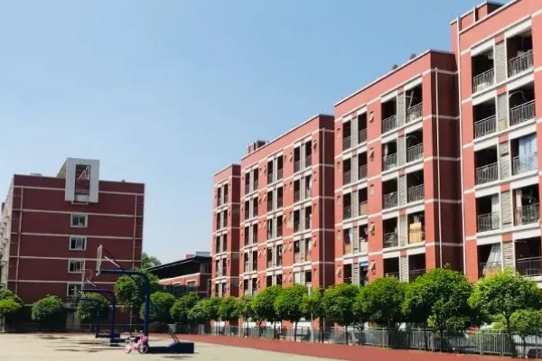 成都市機械高級技工學校招生