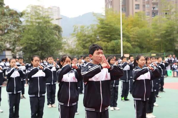 達(dá)縣職業(yè)高級(jí)中學(xué)學(xué)子