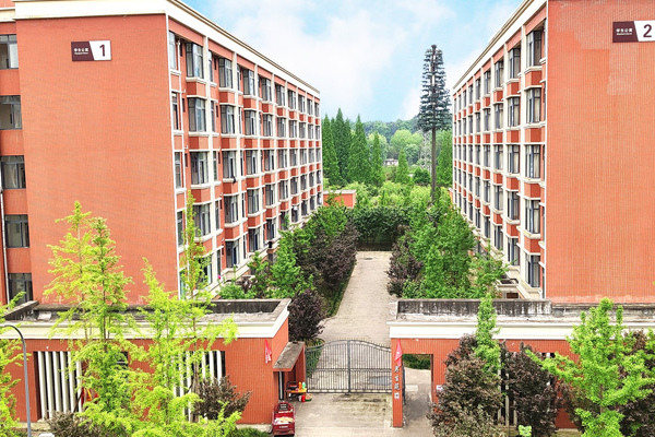 樂山市醫(yī)藥科技學(xué)校是公辦還是民辦
