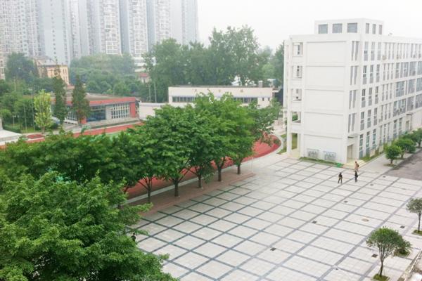 成都洞子口職高招生簡章