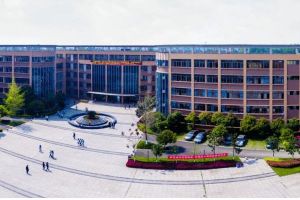 成都友愛職業(yè)技術(shù)學(xué)校是公辦學(xué)校嗎