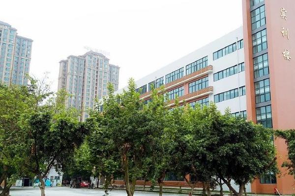 四川省工業(yè)貿(mào)易學(xué)校招生簡章