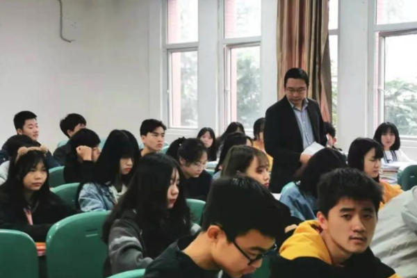 四川希望汽車技師學(xué)院老師怎么樣