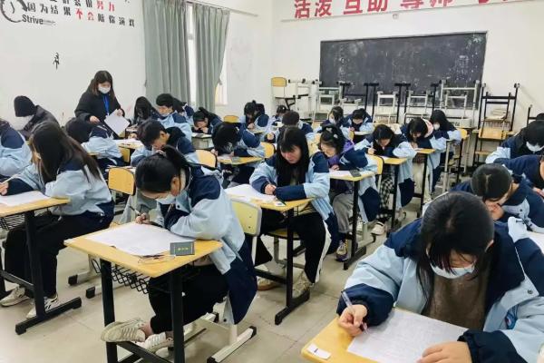 四川五月花技師學(xué)院舉行期末考試