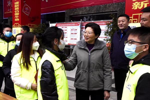 巴中職業(yè)技術學院舉行了慰問春節(jié)自愿者活動