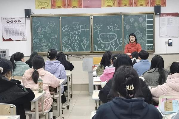 四川省南充師范學校開展常規(guī)教育課