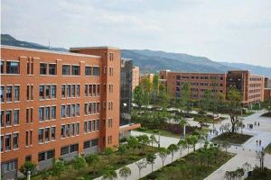 四川省崇州市懷遠(yuǎn)中學(xué)宿舍好嗎