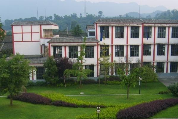 攀枝花市經(jīng)貿(mào)旅游學(xué)校招生條件