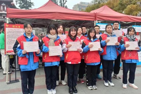 崇慶中學(xué)開展勞動實踐活動