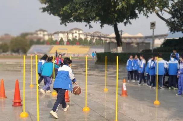 龍泉中學舉行實踐活動