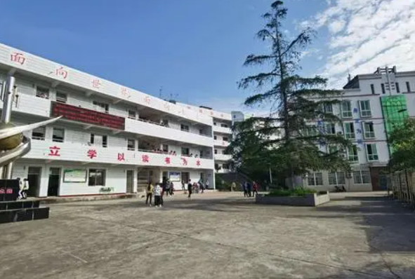 鹽亭縣八角職業(yè)高級中學