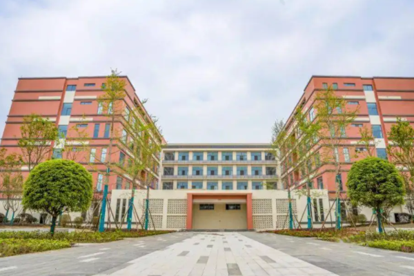 青神中學是國家重點高中嗎