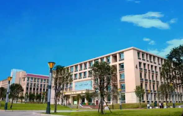 瀘州交通技工學校