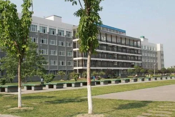 成都市莊園機電職業(yè)技術(shù)學(xué)校