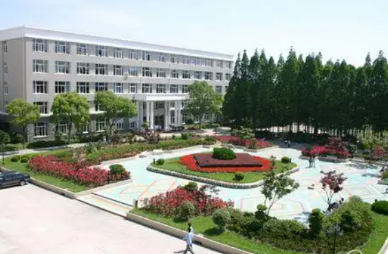成都石化工業(yè)學(xué)校地址
