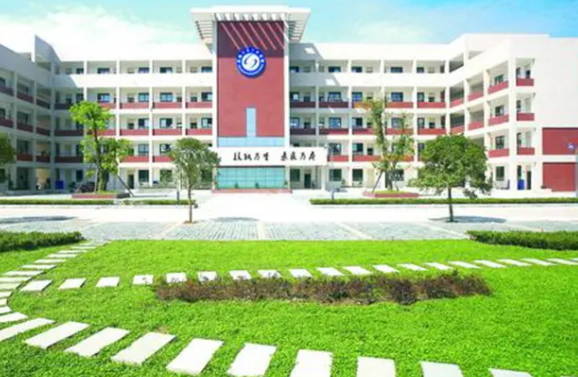 成都石化工業(yè)學(xué)校環(huán)境好不好