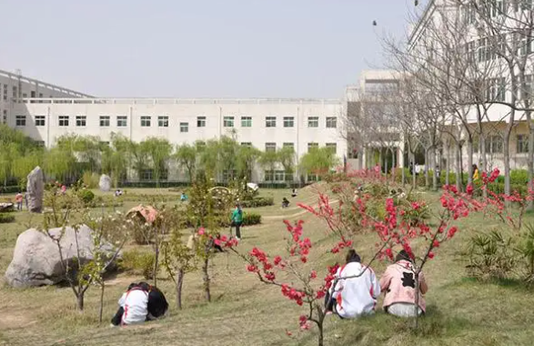 四川省樂山市竹根職業(yè)中專學(xué)校