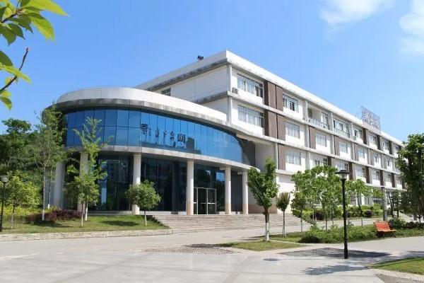 四川省樂山市竹根職業(yè)中專學(xué)校