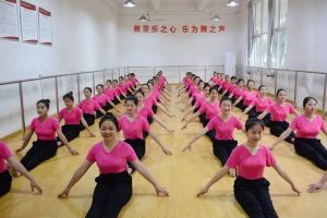 樂山市欣欣藝術(shù)職業(yè)學(xué)校聯(lián)系電話多少