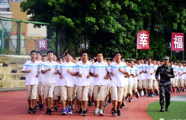 丹棱中學(xué)學(xué)生